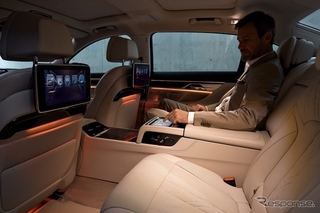 BMW7 内装リア.jpg