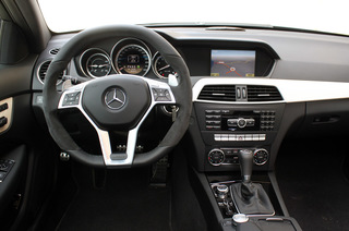 amg c63 ハンドル.jpg